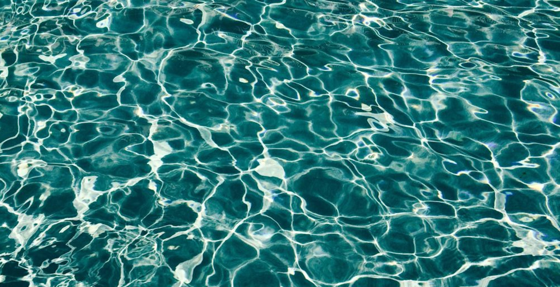 Tratamiento contra algas e incrustaciones de cal en el agua de piscinas Tratamiento contra algas e incrustaciones de cal en el agua de piscinas